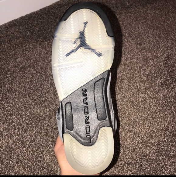 Jordan Grey Wolf GS.. Size 5Y Comes with Box - Picture 3 of 8